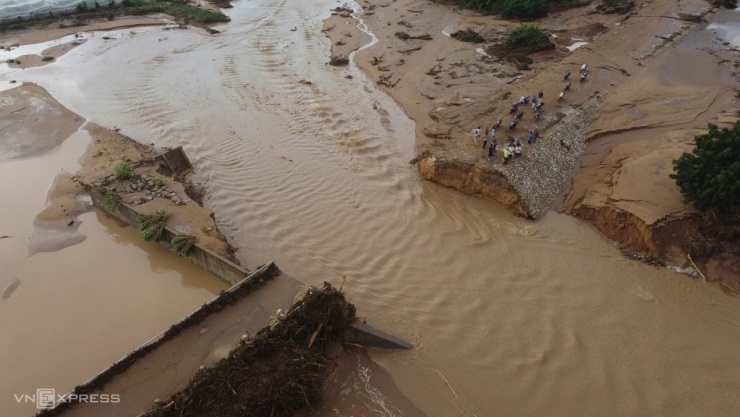 Hiện trường vỡ hồ nước trên núi ở Lâm Đồng - 3
