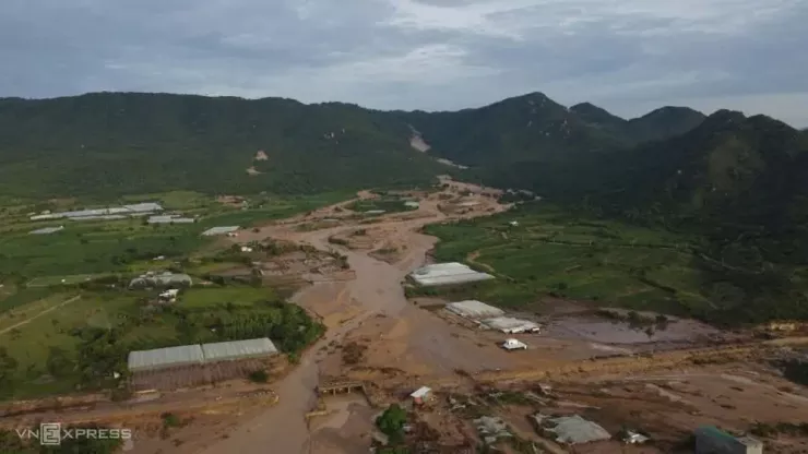 Làm rõ nguyên nhân hồ chứa trên núi bị vỡ gây chết người ở Lâm Đồng - 12