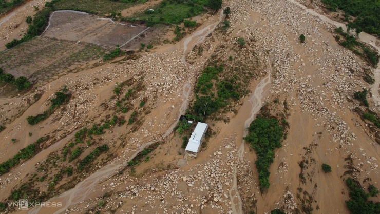 Hiện trường vỡ hồ nước trên núi ở Lâm Đồng - 5