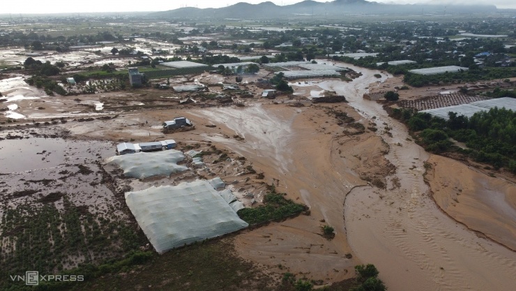 Hiện trường vỡ hồ nước trên núi ở Lâm Đồng - 6