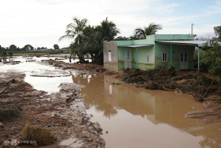 Hiện trường vỡ hồ nước trên núi ở Lâm Đồng - 10