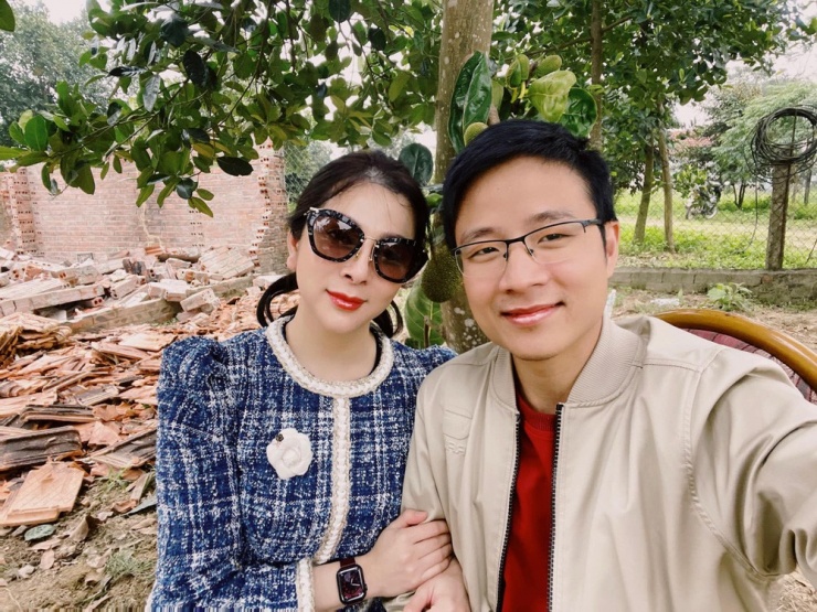 Trong một lần hiếm hoi chia sẻ với
truyền thông, Vũ Hoàng tiết lộ một trong những thành tựu mà anh đạt
được đó là tậu nhà triệu đô (không nói rõ USD hay AUD).