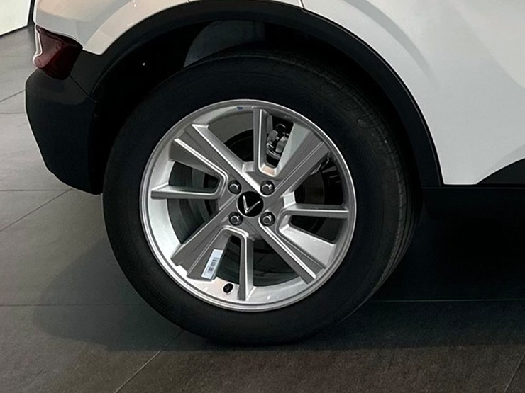 Giá xe VinFast VF 5 niêm yết và lắn bánh tháng 11/2025 - 8