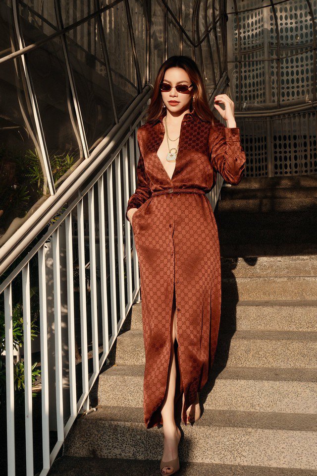 Hồ Ngọc Hà ở tuổi ngoài 40, qua 2 lần sinh nở vẫn hút mắt giới mộ điệu thời trang bởi khả năng "cân đồ" rất tốt.