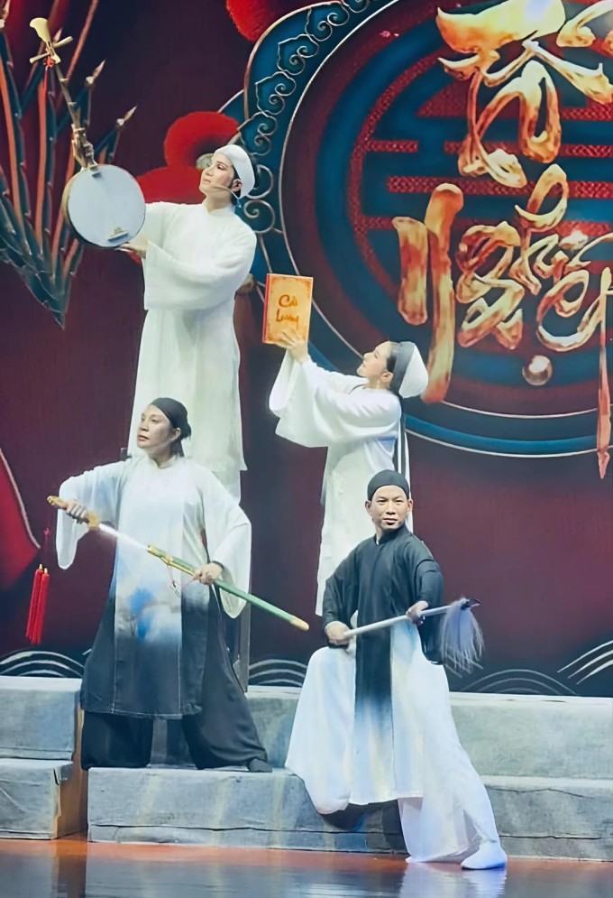 Các nghệ sĩ Việt biểu diễn vở 'Nhật thực' trên sân khấu Trung Quốc.