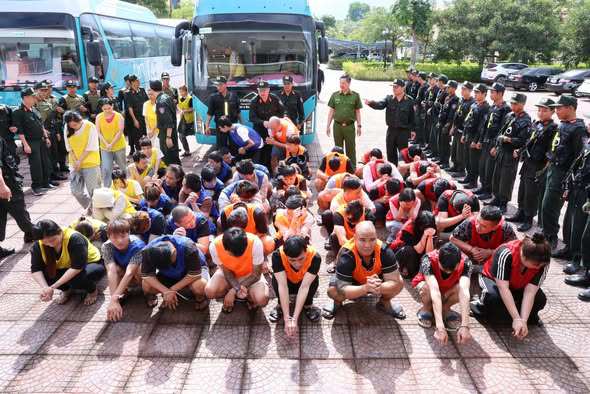 Lực lượng công an đã huy động hàng trăm cán bộ, chiến sĩ tham gia chuyên án. Ảnh: Công an cung cấp