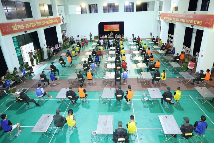 Cơ quan công an lấy lời khai của các đối tượng liên quan. Ảnh: Công an cung cấp