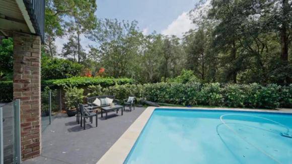 Ở căn biệt thự này, mỗi ngày đều nghe thấy
tiếng chim hót véo von, tiếng suối chảy róc rách nhè nhẹ vô cùng
thư giãn.