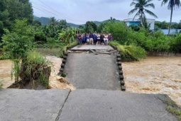 Sập cầu ở Quảng Ngãi