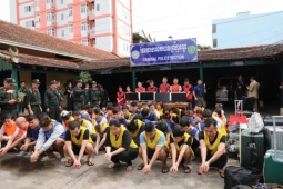 Hình ảnh bắt 66 đối tượng trong tổ chức lừa đảo tại Campuchia do “bà trùm” người Việt cầm đầu