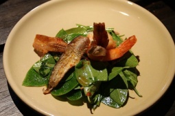 Loài cá nhỏ xưa bị xem là "vô giá trị", nay thành đặc sản trong nhà hàng, phơi khô bán hốt bạc