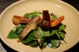 Loài cá nhỏ xưa bị xem là "vô giá trị", nay thành đặc sản trong nhà hàng, phơi khô bán hốt bạc