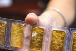 Vàng mua xong ‘để dưới gầm giường’, đầu cơ chờ giá tăng: Kiến nghị áp thuế 10% với kinh doanh vàng