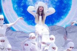 Bảo Thy được khán giả khen 'ở ẩn 5 năm vẫn sáng bừng sân khấu'