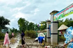 Giáo dục - du học - Trường học Đà Nẵng vẫn ngổn ngang bùn đất, lo lắng mưa lũ trở lại