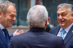 Tại sao Ba Lan, Hungary, Slovakia bất chấp cảnh báo của EU để chặn nông sản Ukraine?