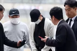 Nam ca sĩ rao bán tòa nhà sau bê bối cờ bạc