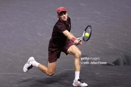 Video tennis Sinner - Auger Aliassime: Tie-break định đoạt, lần đầu xưng vương (Chung kết Paris Masters)