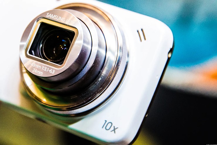 Điện thoại mang đến những khả năng điều chỉnh ISO hay màn trập giống như máy ảnh kỹ thuật số thực thụ. 