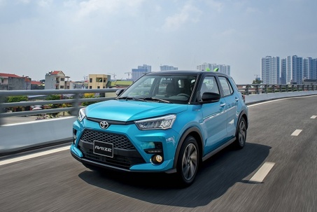 Giá xe Toyota Raize lăn bánh kèm ưu đãi tháng 11/2025