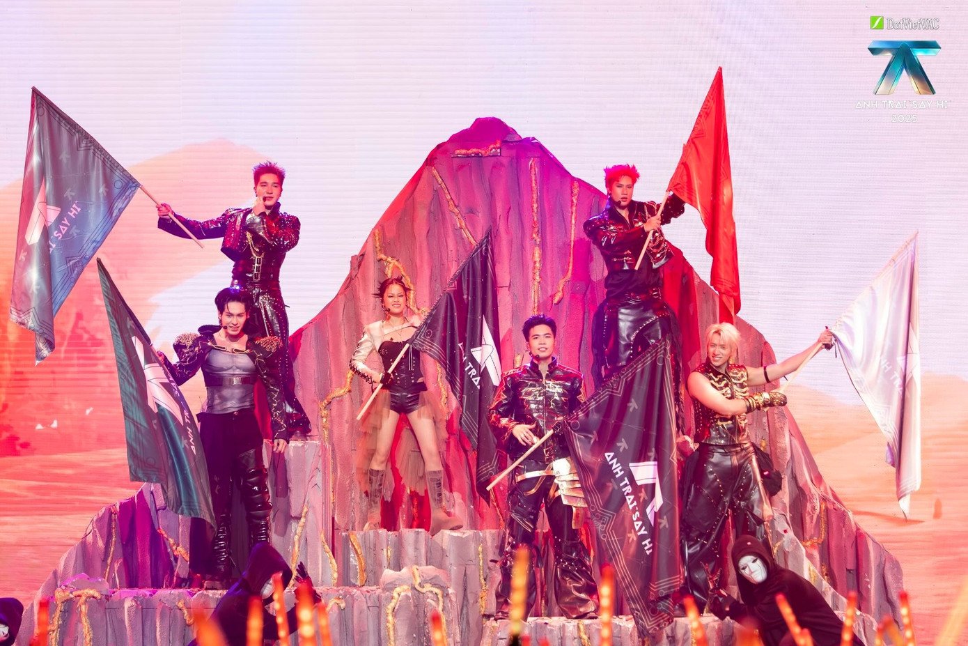 Bốn sân khấu trong tập 7 Anh trai say hi.