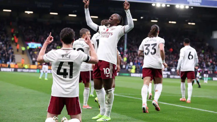 Arsenal giành chiến thắng trước Burnley