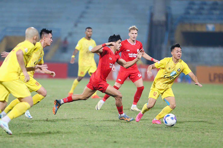 Thể Công Viettel đang tụt lại trong cuộc đua vô địch sau thi bất ngờ thua HAGL ở vòng đấu trước