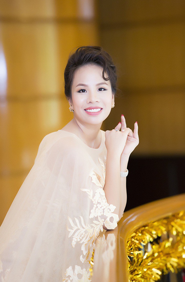 Bà Tường An khi còn là chủ của Công ty CP phát triển công nghệ Đông Nam Dược