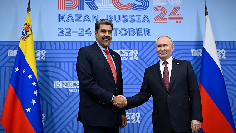 Tổng thống Venezuela Maduro trong một cuộc gặp với Tổng thống Nga Putin (ảnh: Reuters)