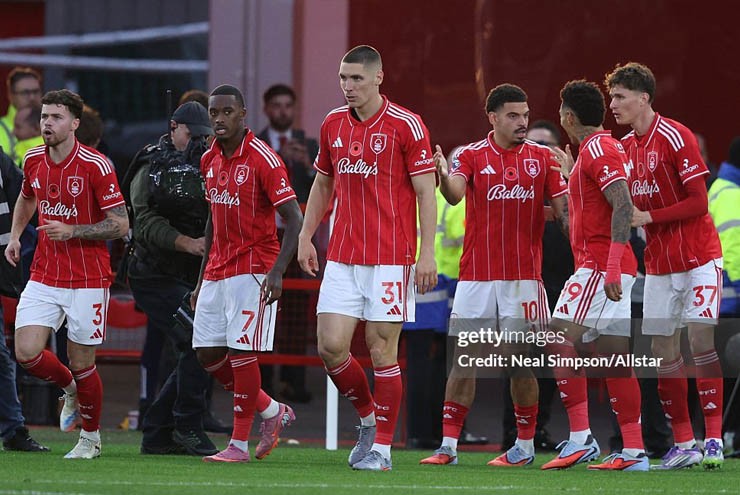 Nottingham Forest khiến MU choáng váng