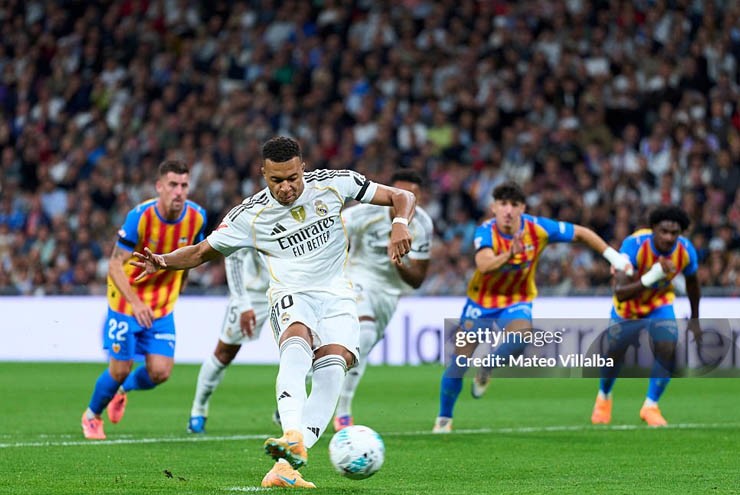 Bản lĩnh của Mbappe ở chấm phạt đền