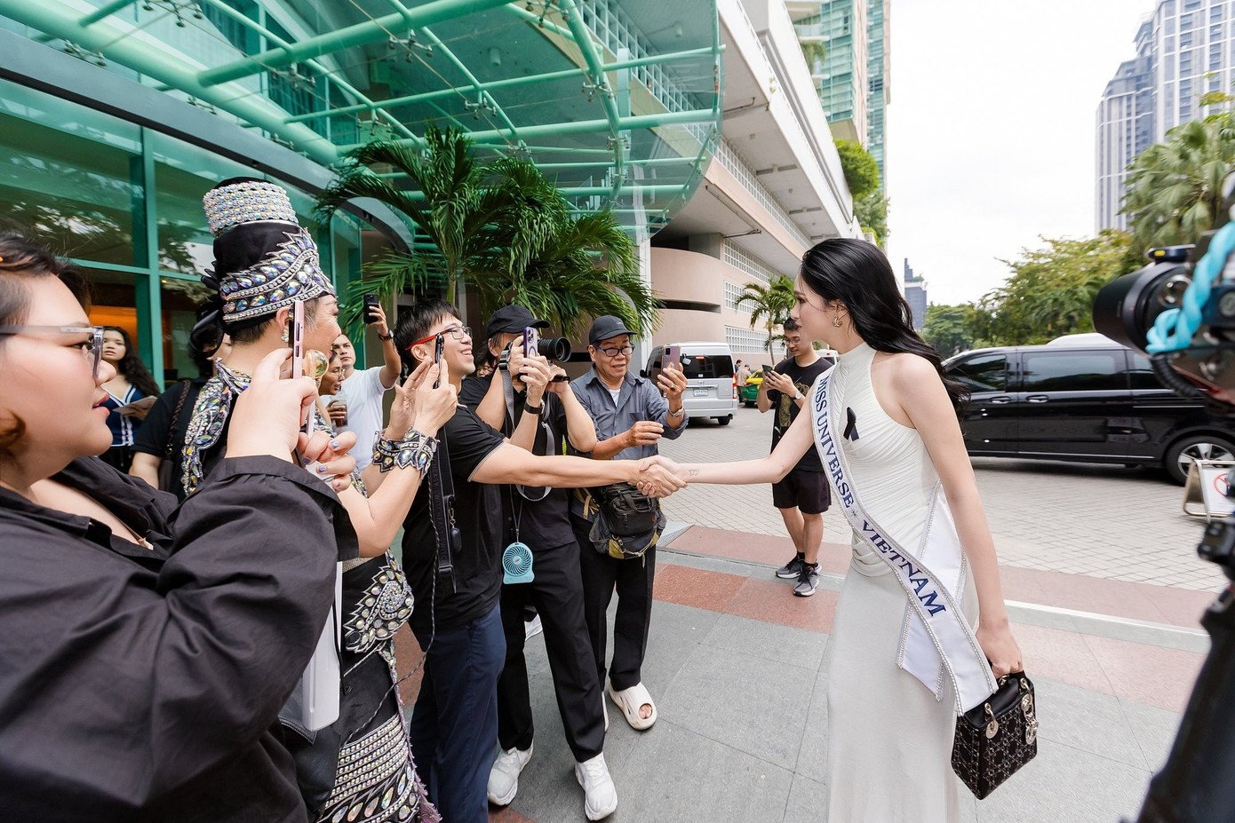 Hoa hậu Nguyễn Hương Giang sẽ tham gia chuỗi hoạt động chính thức của Miss Universe 2025 cùng hơn 130 thí sinh đến từ các quốc gia và vùng lãnh thổ. Đêm Chung kết Miss Universe 2025 dự kiến diễn ra ngày 21/11/2025 tại Bangkok, Thái Lan, hứa hẹn sẽ là một trong những sự kiện nhan sắc được mong chờ nhất năm.