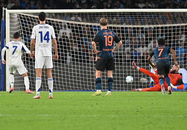 Morata không thắng được Milinkovic-Savic trên chấm 11m