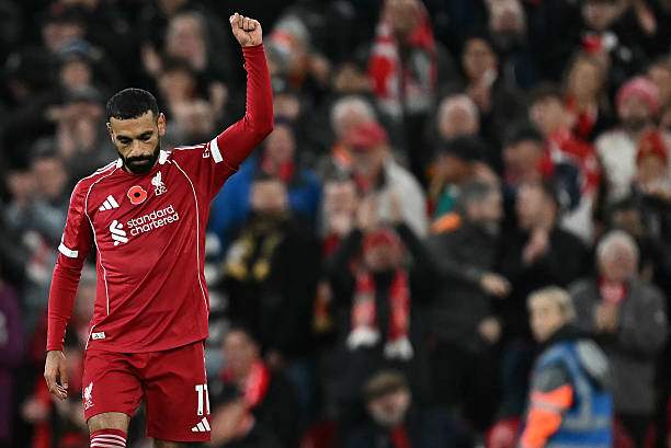 Salah mở tỷ số cho Liverpool từ sai lầm của Martinez