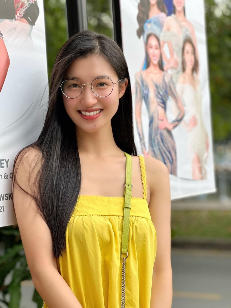 Thời gian gần đây, cư dân mạng không khỏi tò mò về Á hậu Phương Nhi – người đẹp từng được yêu mến nồng nhiệt trước khi kết hôn cùng thiếu gia nhà tỷ phú.