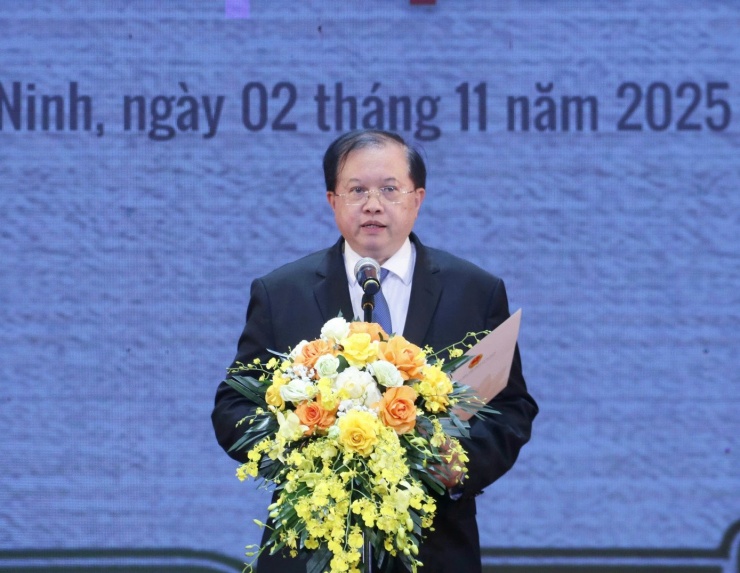 Thứ trưởng Bộ VHTTDL Tạ Quang Đông phát biểu bế mạc Liên hoan Chèo toàn quốc năm 2025.