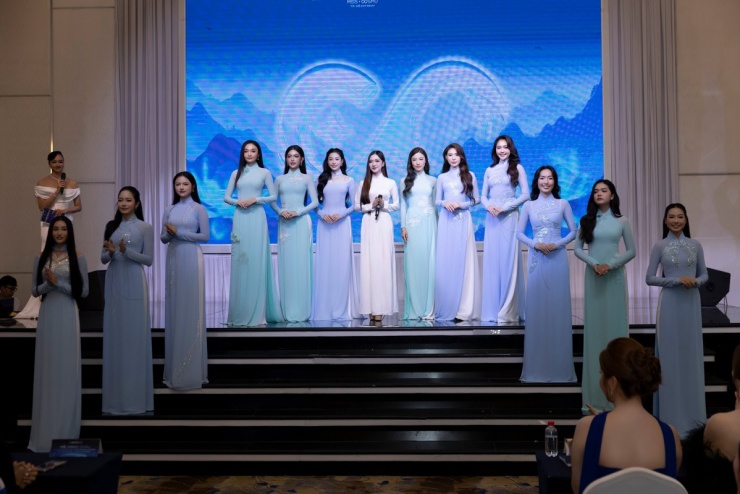 Nam Anh - Nam Em khoe lưng trần trên thảm đỏ Miss Cosmo TP HCM - 10