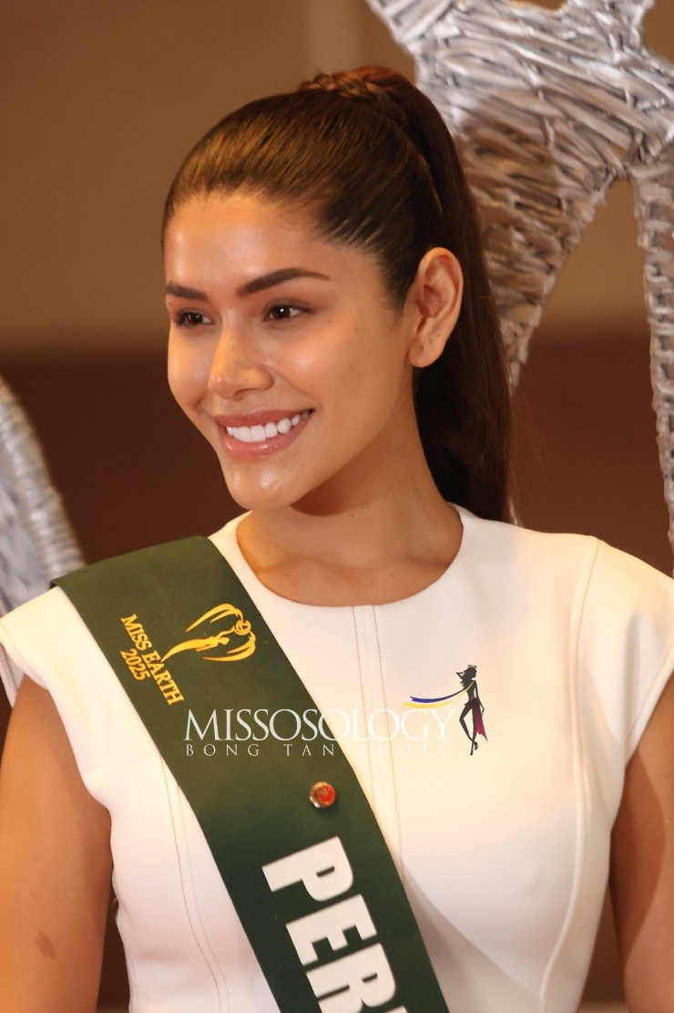 Đại diện Peru - Massiel Suárez được nhận xét là một trong những thí sinh có mặt mộc đẹp nhất cuộc thi năm nay. Cô nằm trong nhóm sáng giá cho vương miện.