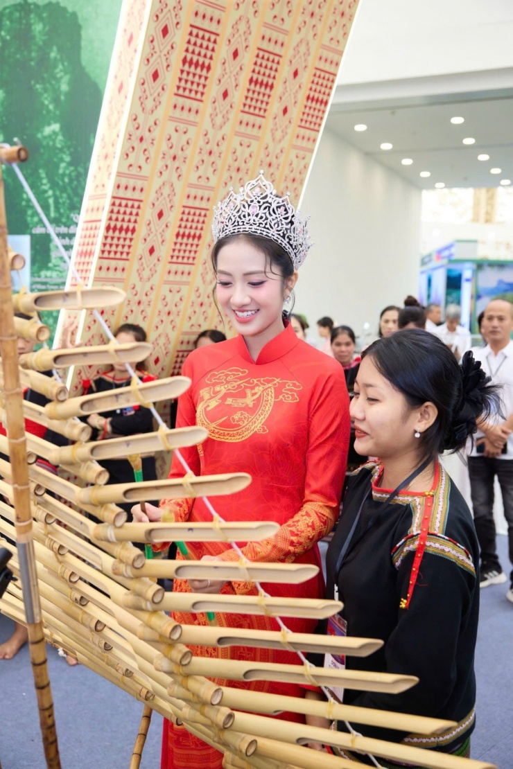 Trúc Linh làm đại sứ du lịch tỉnh Đăk Lăk, giới thiệu các nét văn hóa đặc trưng của quê hương trong khuôn khổ chương trình khai mạc Triển lãm thành tựu đất nước 80 năm hồi tháng 8 ở Hà Nội.