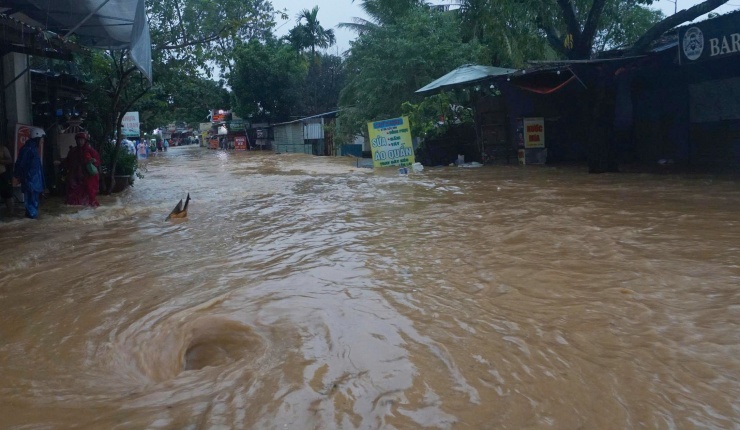 Nước ngập một đoạn dài