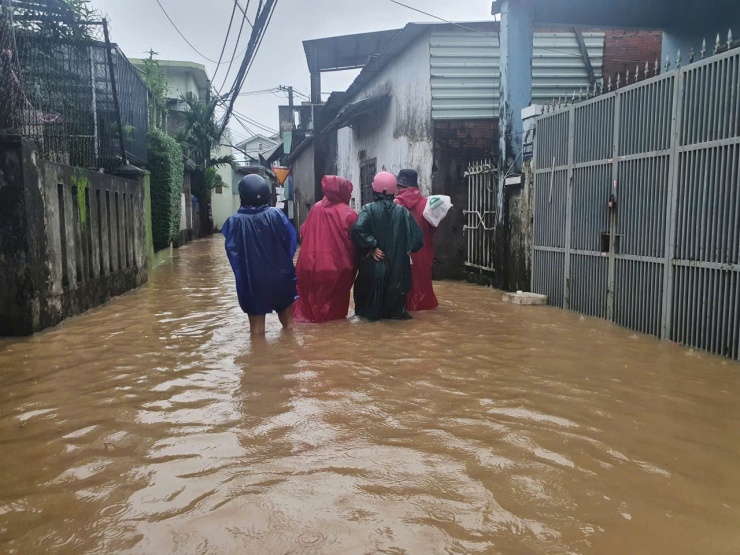 Khu dân cư Mẹ Suốt ngập trong sáng 3-11