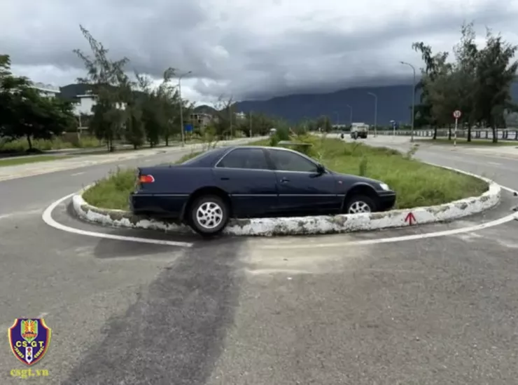 Cục CSGT (Bộ Công an) đưa ra những lưu ý đối với người điều khiển phương tiện tham gia giao thông khi vượt xe và chuyển hướng xe. Ảnh: CỤC CSGT