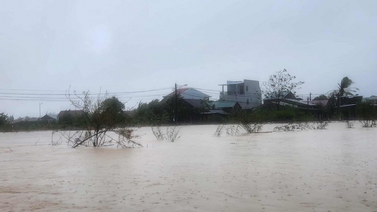 Hơn 3.000 người ở Huế phải sơ tán, nước sông Bồ vượt mốc lũ lịch sử - 5