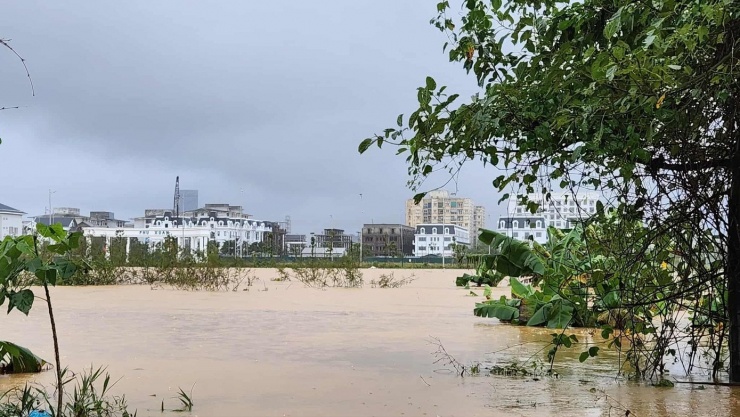 Hơn 3.000 người ở Huế phải sơ tán, nước sông Bồ vượt mốc lũ lịch sử - 6