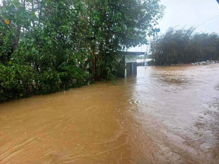 Hơn 3.000 người ở Huế phải sơ tán, nước sông Bồ vượt mốc lũ lịch sử - 8