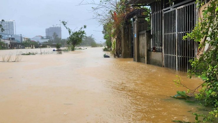 Hơn 3.000 người ở Huế phải sơ tán, nước sông Bồ vượt mốc lũ lịch sử - 11