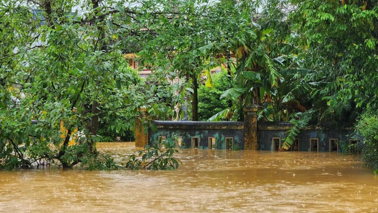 Hơn 3.000 người ở Huế phải sơ tán, nước sông Bồ vượt mốc lũ lịch sử - 14