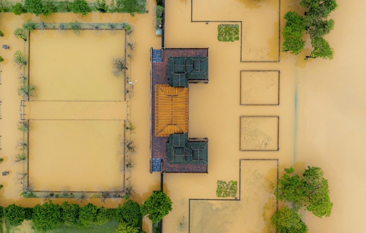 Mặc dù nước lũ gây ảnh hưởng đến các di tích, nhưng Trung tâm Bảo tồn di tích Cố đô Huế chủ động phương án phòng chống nên đến hiện tại chưa có thiệt hại lớn xảy ra.