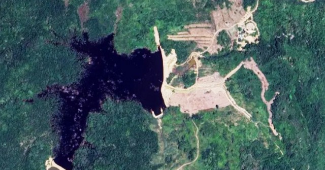 2 hồ chứa nước hơn 22 ha bị xé toạc 85m gây ra ...