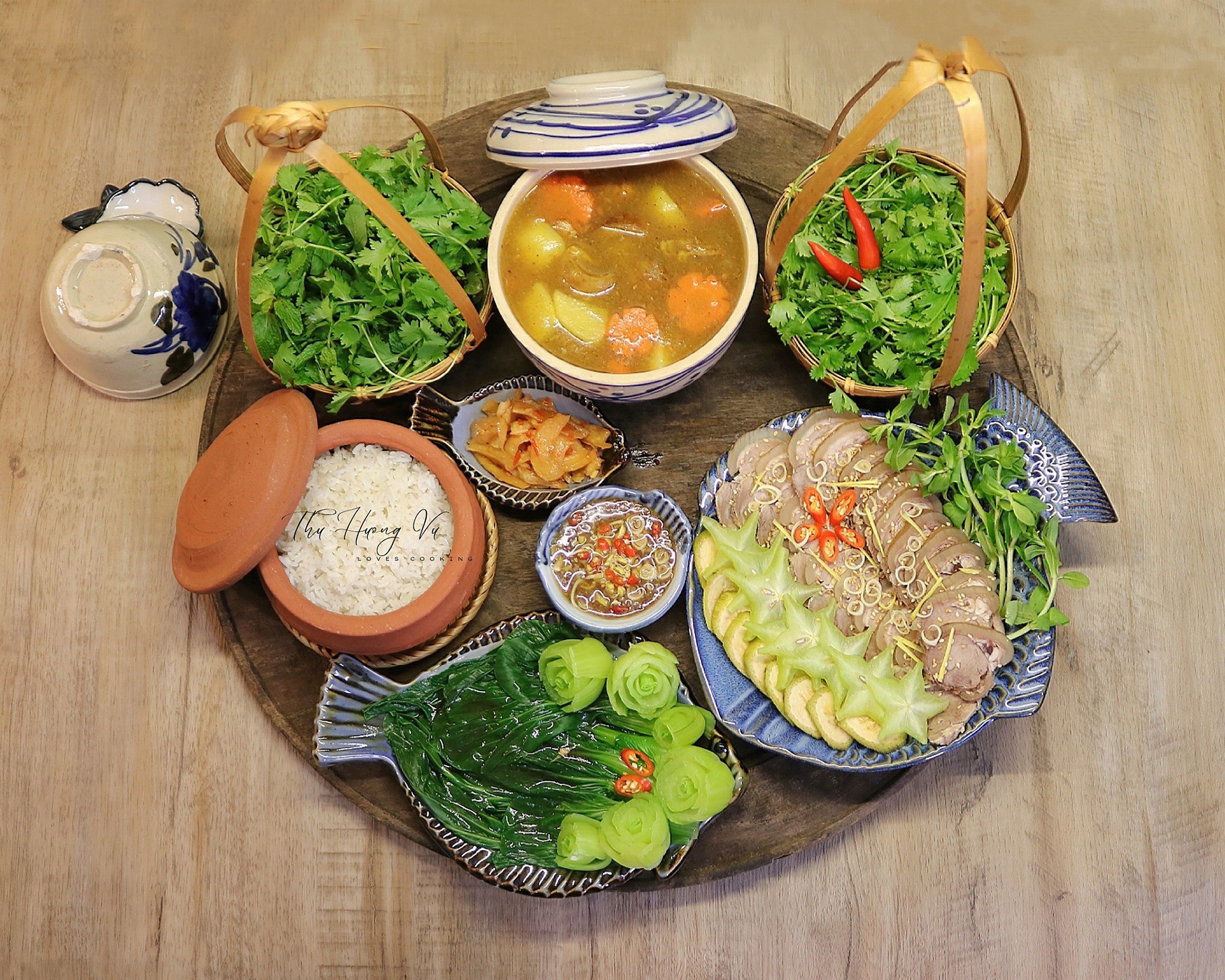 Bê hấp chấm tương gừng - Canh bê hầm khoai tây - Rau cải chíp sốt dầu hào